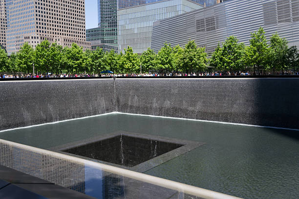9/11 memorial fountain 9/11 memorial are two fountains located in the former location of the twin towers september 11 2001 attacks stock pictures, royalty-free photos & images