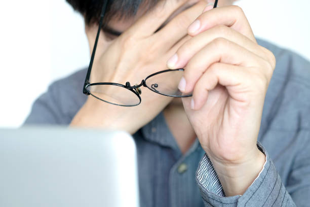 林男被拿到酒精噴臉,眼睛遭化學性灼傷。(示意圖/pixabay)