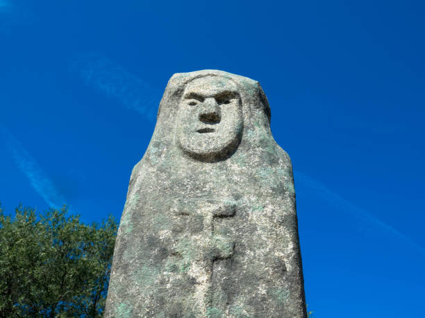 Menhir with human face at the archaeological site of Filitosa, Corsica Old stone figure called menhir. The site was once used for religious purposes and has many stone carved figures. Filitosa, Corsica megalith stock pictures, royalty-free photos & images