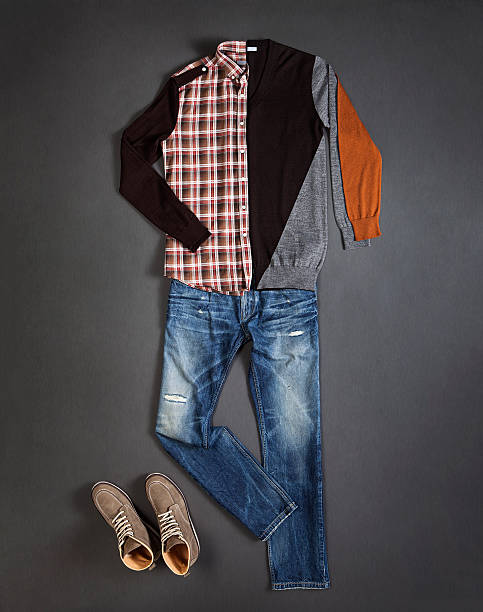 vêtements pour hommes - chemise en jeans poche photos et images de collection