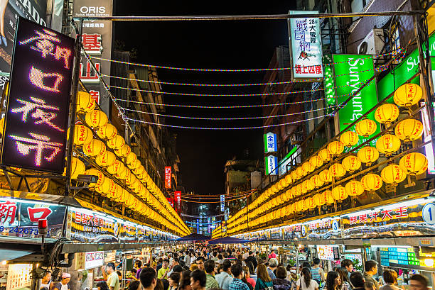 Miaokou Night Market Miaokou (Temple front) Night Market in Keelung, Taiwan night market stock pictures, royalty-free photos & images