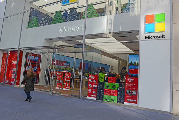 Microsoft Store in Manhattan, New York New York, USA. November 29, 2015: The newly opened Microsoft Store in Manhattan continues the trend of a new style of marketing that the software company is utilizing following the success of Apple.	 xbox photos stock pictures, royalty-free photos & images