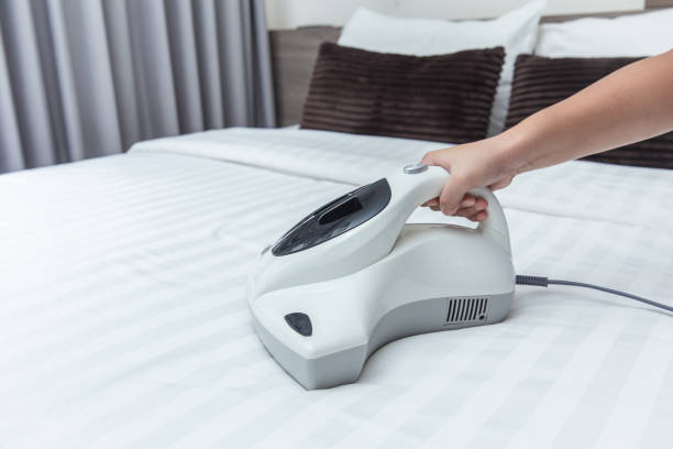 Mite vacuum cleaner using cleaning bed mattress dust eliminator with UV lamp Mite vacuum cleaner using cleaning bed mattress dust eliminator with UV lamp Vacume 　Bed stock pictures, royalty-free photos & images