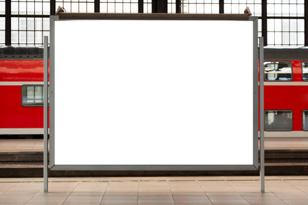 nowoczesny pusty pusty billboard reklamowy na dworcu kolejowym. wizualizacja projektu reklamy. - billboard mockup zdjęcia i obrazy z banku zdjęć