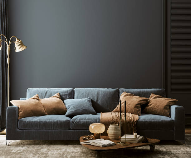 moderne huisbinnenland mock-up met donkerblauwe bank, lijst en decor in woonkamer - binnenopname stockfoto's en -beelden