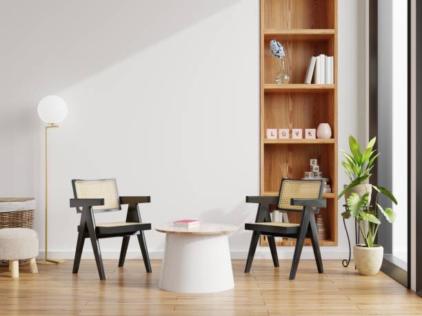 Moderno interior de la sala de estar tienen silla con mesa en la pared blanca y el suelo de madera. - foto de stock