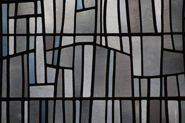 moderne de vitrail saint joanne d'arc de church à rouen - vitraux modernes photos et images de collection