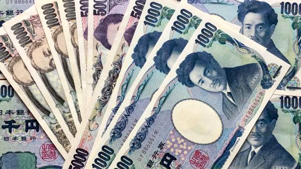 お金: 日本円の銀行ノート - お札 ストックフォトと画像