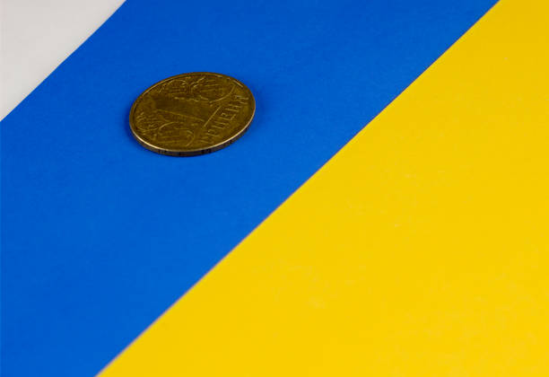 烏克蘭貨幣在烏克蘭國旗的背景 - ukraine eurovision 個照片及圖片檔