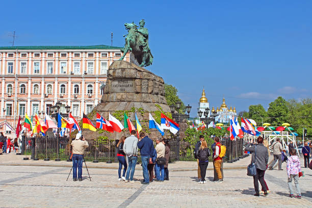 國際歌曲大賽歐洲電視網-2017年對索菲亞廣場在基輔的磁區博赫丹 · 赫梅利尼茨基紀念碑 - ukraine eurovision 個照片及圖片檔