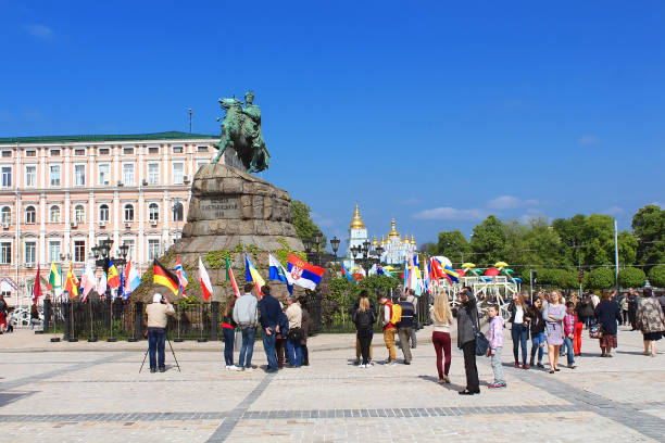 國際歌曲大賽歐洲電視網-2017年對索菲亞廣場在基輔的磁區博赫丹 · 赫梅利尼茨基紀念碑 - ukraine eurovision 個照片及圖片檔