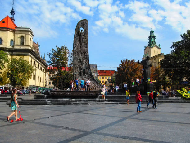 塔拉斯舍甫琴科和石碑紀念碑大街 svobody 在利沃夫的民族復興浪潮 - shevchenko 個照片及圖片檔