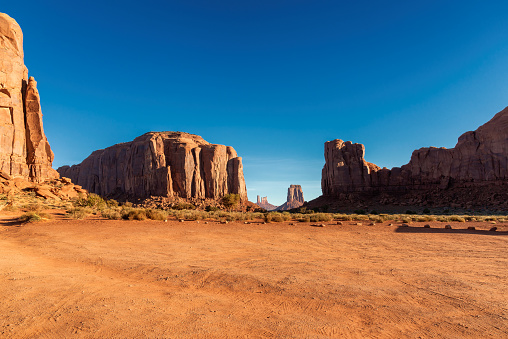 The desert region on the Arizona-Utah border known for the towering red sandstone buttes.