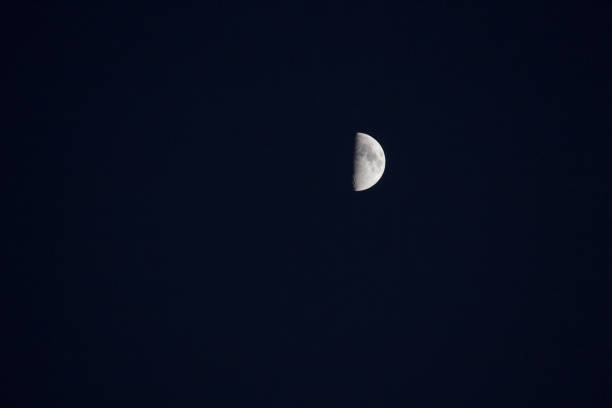 moon far - planet zoom out imagens e fotografias de stock