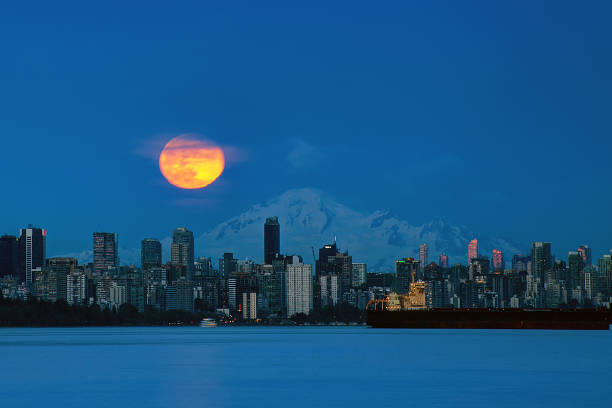Moon rising up into clouds Moon rising up into clouds west vancouver stock pictures, royalty-free photos & images