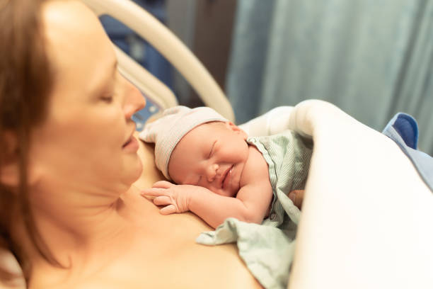 Mother with her new born baby Mother with her new born baby girl in the hospital. childbirth stock pictures, royalty-free photos & images