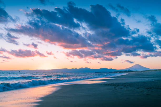 Mountain Fuji and sea wave in sunset at Shonan Coast,Kanagawa prefecture,Japan Mountain Fuji and sea wave in sunset at Shonan Coast,Kanagawa prefecture,Japan chigasaki stock pictures, royalty-free photos & images