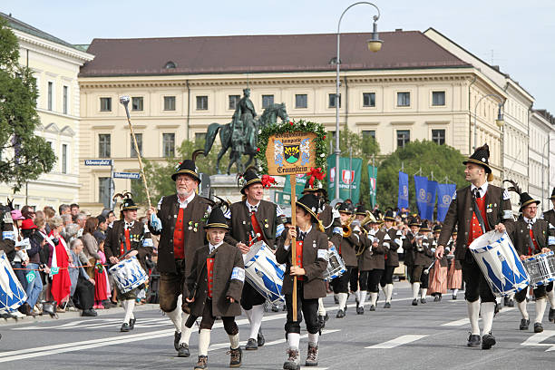 gebirgsschützenkompanie traunstein - oktoberfest stock-fotos und bilder