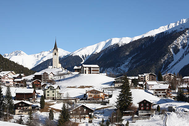 mountain village no inverno alpes perto de davos - davos - fotografias e filmes do acervo