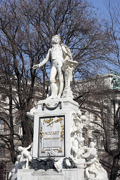 statua di mozart-vienna, austria - mozart bambino foto e immagini stock