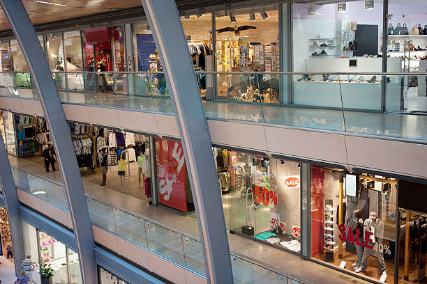multistorey shopping center - shopping imagens e fotografias de stock