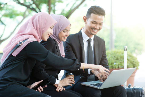 Muslim business people Muslim business people discussion with laptop, outdoor. business Malaysia stock pictures, royalty-free photos & images