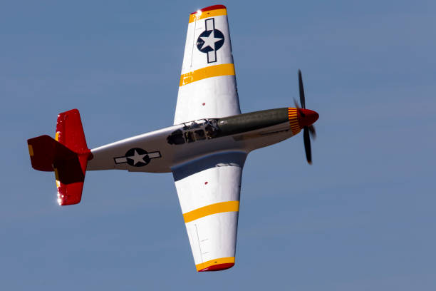 P51B Mustang (WWII American fighter plane) in beautiful light P51B Mustang (WWII American fighter plane) in beautiful light ww2 american fighter planes pictures stock pictures, royalty-free photos & images