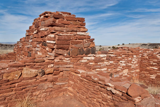 Nalakihu Village Nearly a thousand years ago natives inhabited the plains between the Painted Desert and the San Francisco Peaks of Arizona. In an area so dry it would seem impossible to live, they built pueblos, harvested rainwater, grew crops and raised families. Today the remnants of their villages dot the landscape. Nalakihu Pueblo is in Wupatki National Monument, established in 1924 to preserve this rich heritage. Wupatki National Monument is near Flagstaff, Arizona, USA. jeff goulden sonoran desert stock pictures, royalty-free photos & images