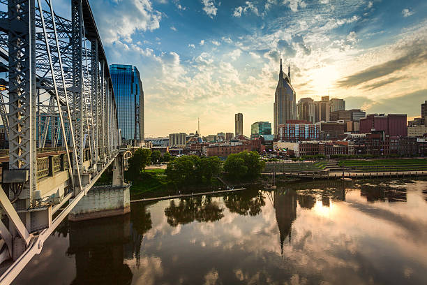 Nashville Skyline and Bridge at Sunset,Tennessee, USA Nashville Skyline cumberland river stock pictures, royalty-free photos & images