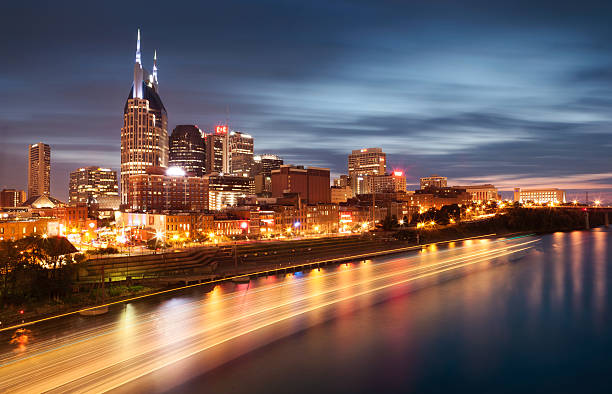 Nashville Tennessee Skyline downtown at Dusk Nashville Tennessee Skyline downtown at Dusk cumberland river stock pictures, royalty-free photos & images