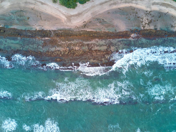 природный берег океана фон - digne стоковые фото и изображения