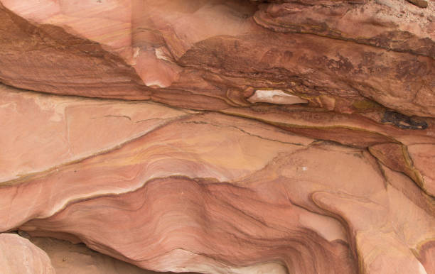natural texture of red rocks. colored canyon, egypt, desert, the sinai peninsula, nuweiba, dahab. - layers of the earth imagens e fotografias de stock