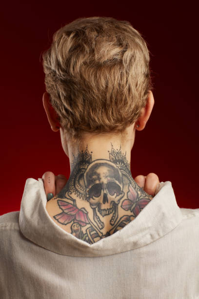 Hals tattoo frauen am für Tattoo Vorschläge