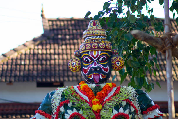 neelamperoor padayani bij neelamperoor palli bhagavathi temple, alappuzha. padayani is een traditionele volksdans en een rituele kunstvorm. - kaali stockfoto's en -beelden