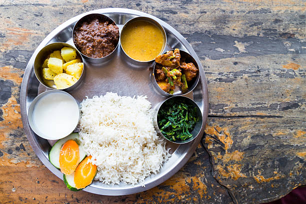 네팔어 탈리 식사 세트가 양고기 curry - 네팔 뉴스 사진 이미지