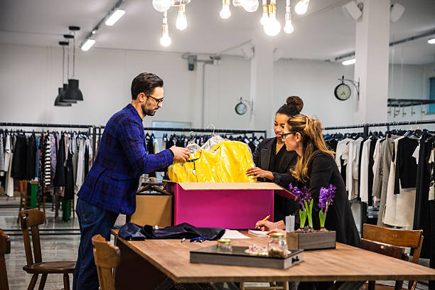 new business clothing store, team at work on new arrivals - unbox stockfoto's en -beelden
