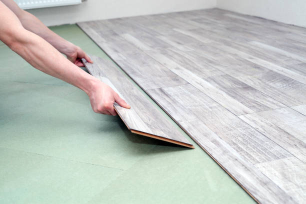 new laminated flooring - plastic hammers imagens e fotografias de stock