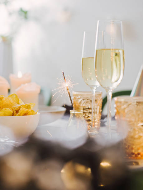nya år stilleben middag plats inställningen med champagne - new years dinner table bildbanksfoton och bilder