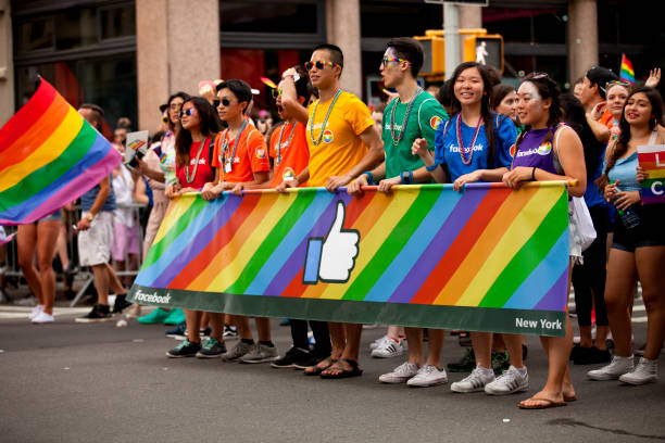 desfile de orgullo de la ciudad de nueva york - nyc pride parade fotografías e imágenes de stock