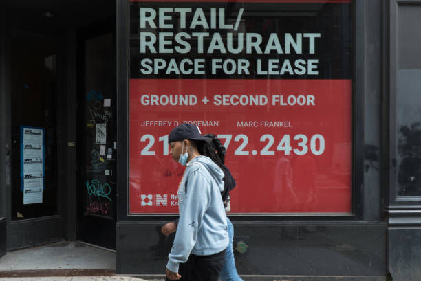 New York during the COVID-19 emergency. Manhattan, New York,September 11, 2020. Two women wearing a mask walk in front of a closed restaurant with a sign advertising retail space for rent in Soho. restaurant rent stock pictures, royalty-free photos & images