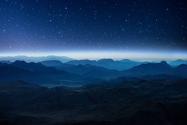 night mountains before sunrise in the egypt. - milky way imagens e fotografias de stock