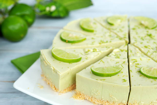 neen-bake avocado limoen cheesecake - kwarktaart stockfoto's en -beelden