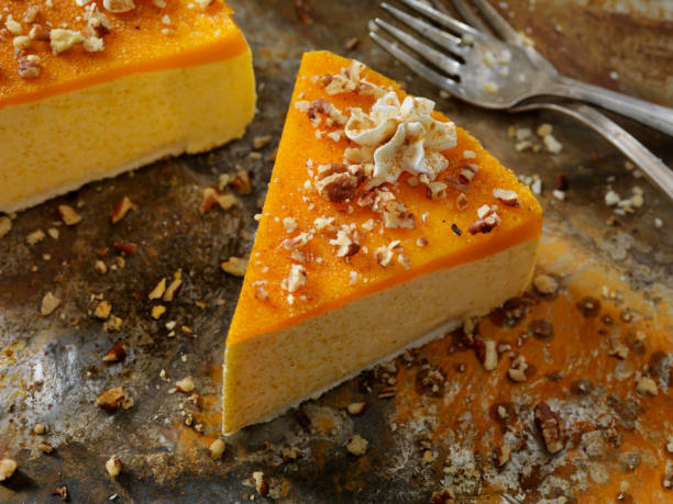 no-bake pumpkin spice cheesecake met zandkoek korst - kwarktaart stockfoto's en -beelden