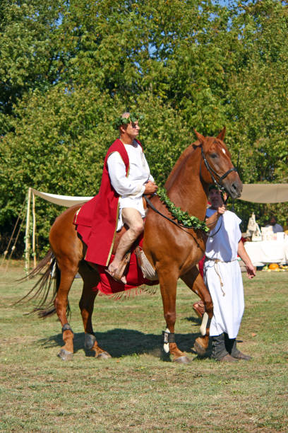 un nobile a cavallo - patrizia cavalli foto e immagini stock