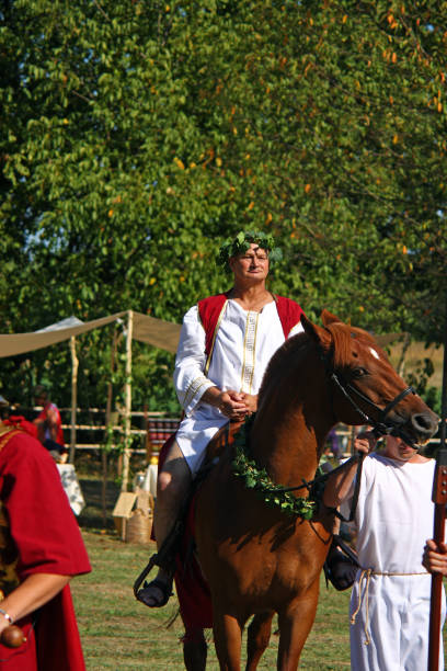 un nobile a cavallo - patrizia cavalli foto e immagini stock