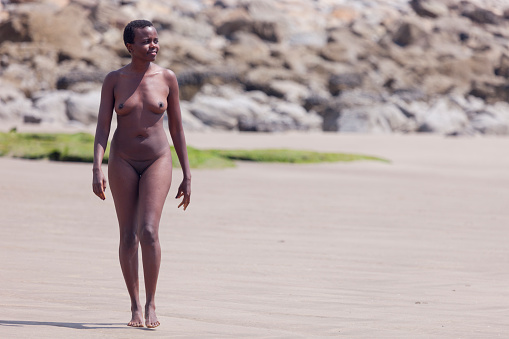 Black woman nude beach pics Bantu Imagens Y Vectores Premium Do Istock