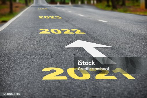 istock Number of 2021 to 2024 on asphalt road surface with white arrow 1250440018