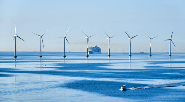 éoliennes offshore sur la côte de copenhague au danemark - transition énergétique photos et images de collection