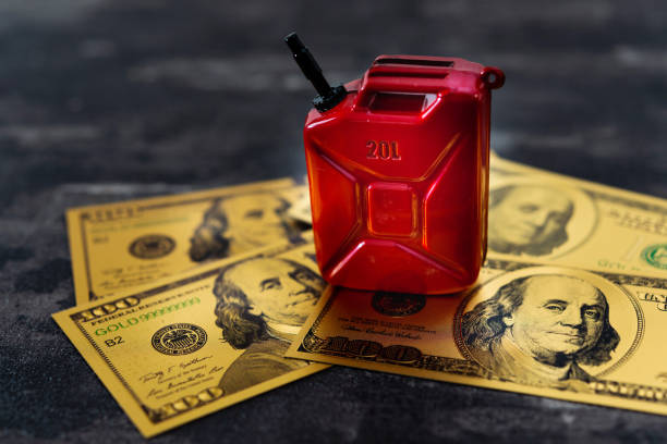 Oil Barrel and US Dollar Oil crisis concept Oil Barrel and US Dollar Oil crisis concept oil market  in us' stock pictures, royalty-free photos & images