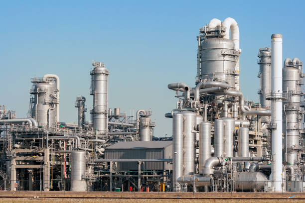 oil industry plant Industrial pipelines of an oil refinery power station. oil refinery factory stock pictures, royalty-free photos & images